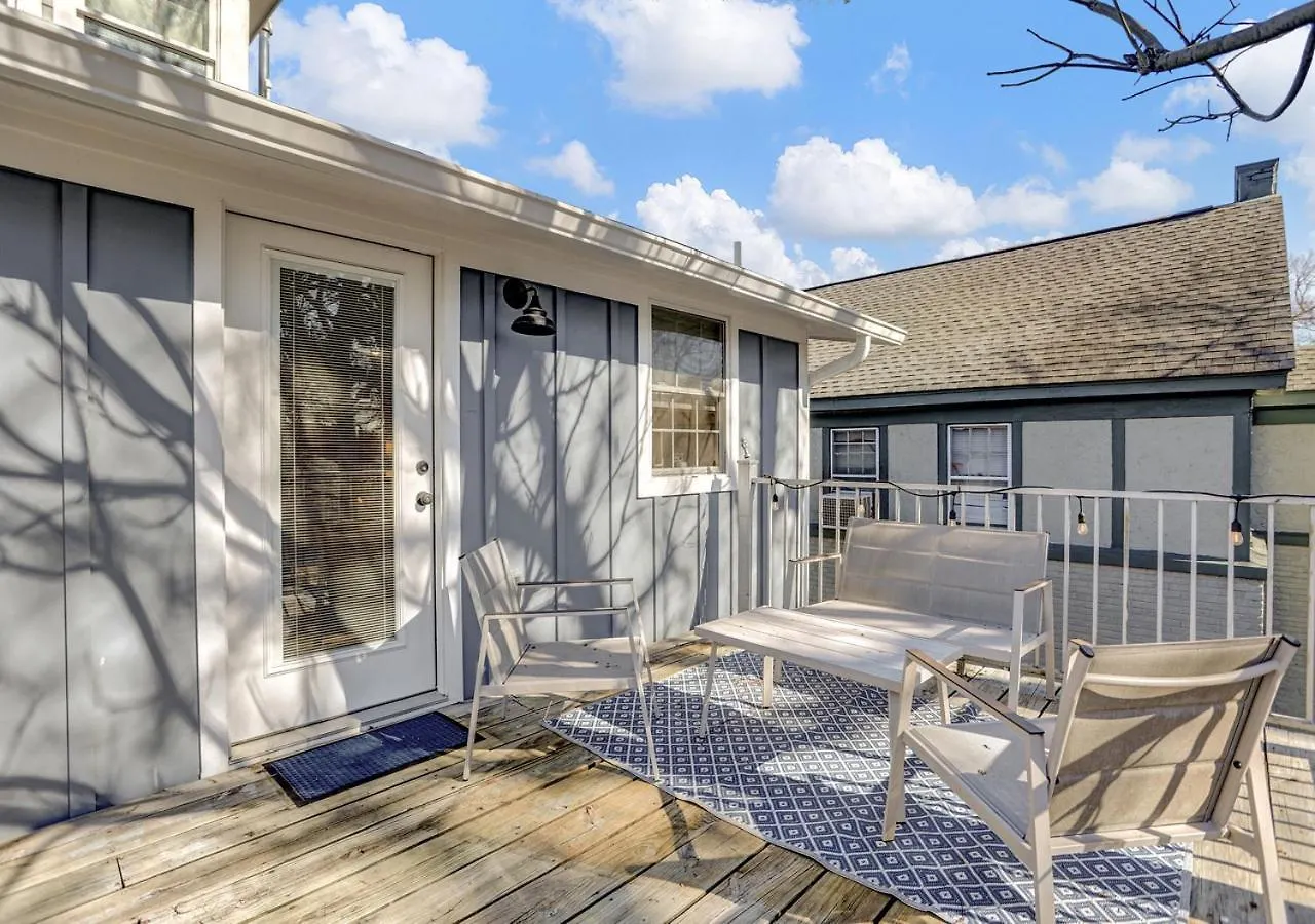 Walk To Memphis Nightlife, 100 Yr Old Cozy Apt 0*,  Ηνωμένες Πολιτείες της Αμερικής